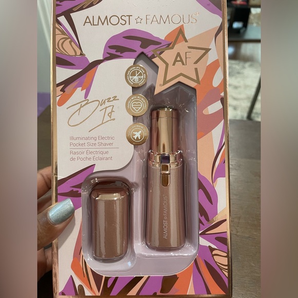 "Buzz It" Shaving facial wand with Rose Gold accents - Picture 4 of 4